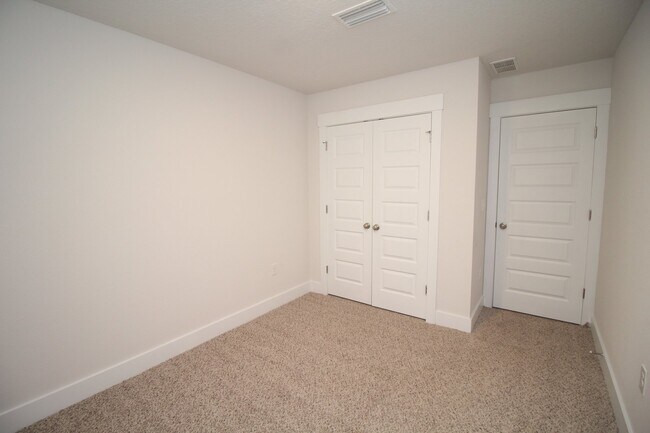 Building Photo - Don’t Miss This 3BR Townhome in North Pensacola — Garage, Modern Finishes, Community Pool & Easy ...