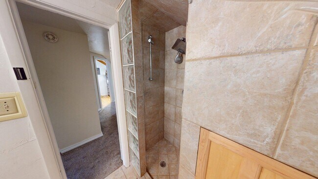 Building Photo - 1625 N Union St