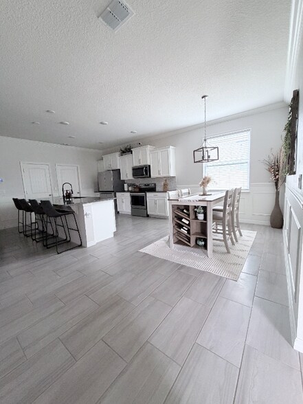 Building Photo - 480 Halter Dr