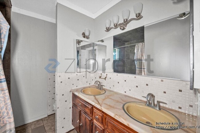 Building Photo - 43822 Palm Ave