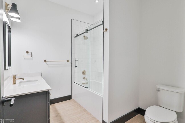 Building Photo - 2 bedroom / 2 bathroom apartment at Waterm...