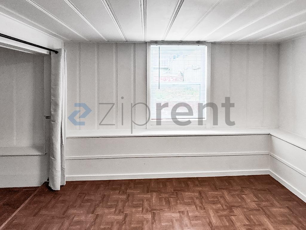 Building Photo - Unit