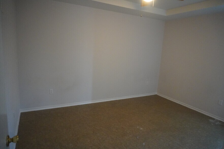 Building Photo - 1306 N Moorefield Rd