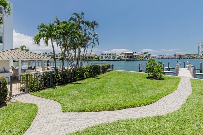 Building Photo - 250 Park Shore Dr