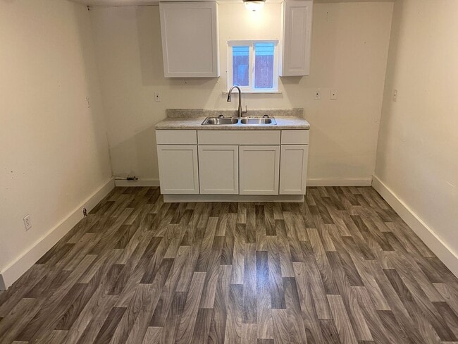 Primary Photo - Fully Renovated 1 Bedroom Bungalow for Rent