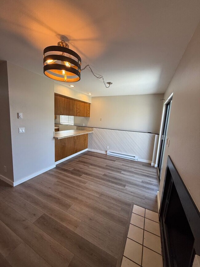 Building Photo - Condo with a Pool