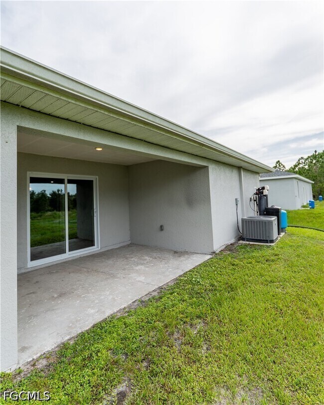 Building Photo - 941 Jaguar Blvd