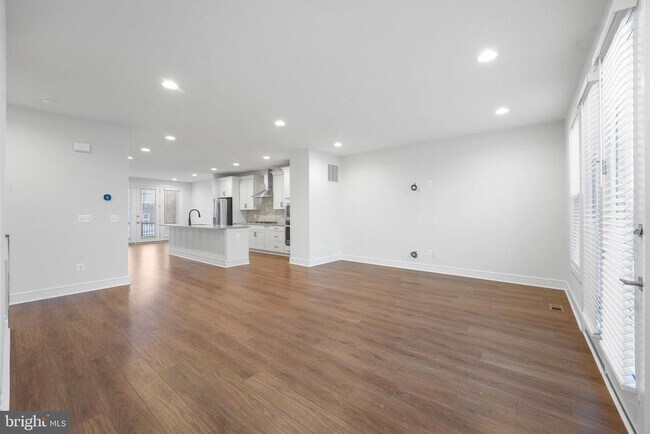 Building Photo - 43421 Farringdon Sq