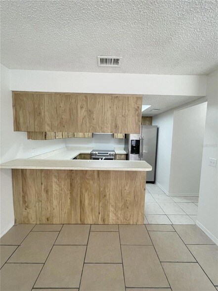 Building Photo - 3255 Bloomingdale Villas Ct