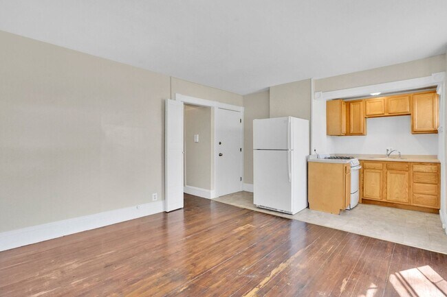 Building Photo - 3 Sumner Ave