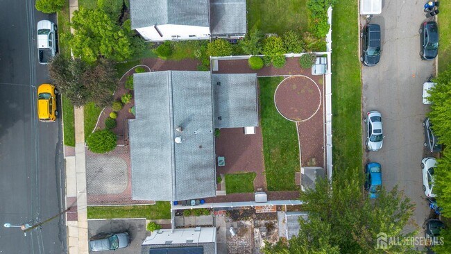 Building Photo - 62 Pinho Ave