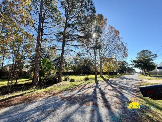 Building Photo - 2247 Wind Trace Rd N