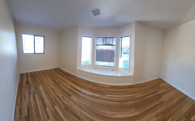 Building Photo - 5 Bedroom 3 bathroom in close proximity to POLY CAMPUS!