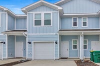 Building Photo - 1022 McLaren Cir