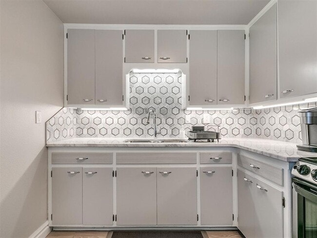 Building Photo - 1223 Monnett Ave