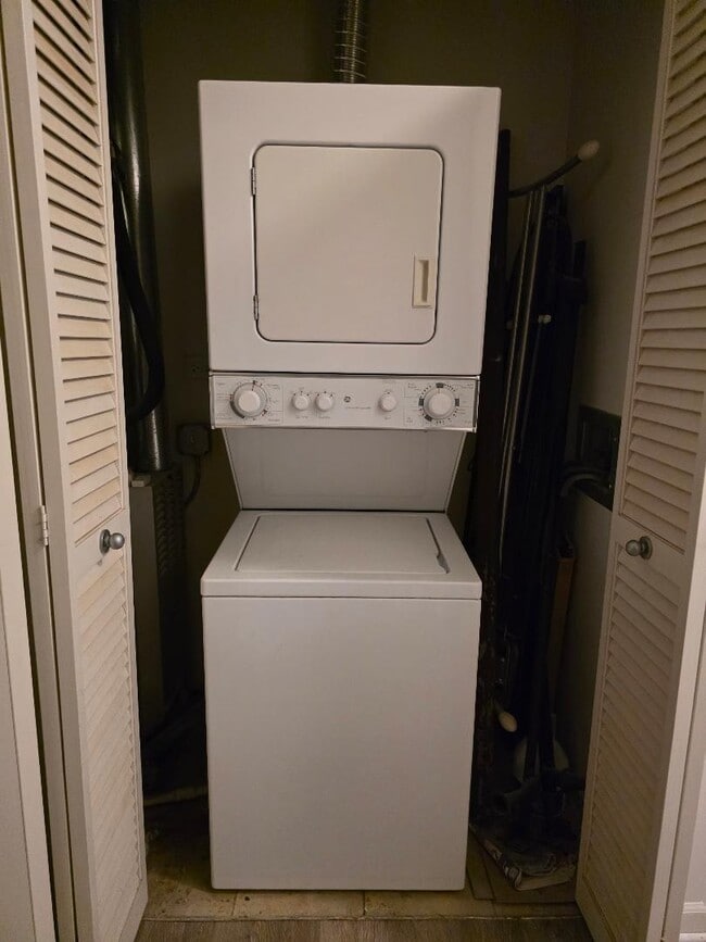 Building Photo - 3506 S State St