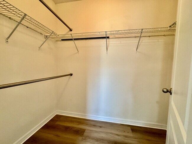 Building Photo - Charming 3-Bedroom Rental Home with amazin...