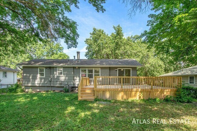 Building Photo - 625 NW Kay Dr