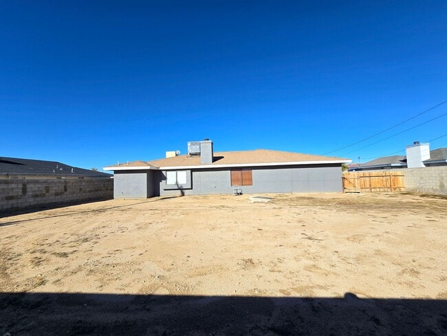 Building Photo - Beautiful 3-Bedroom Home with RV Parking & Spacious Backyard – Move-In Ready!