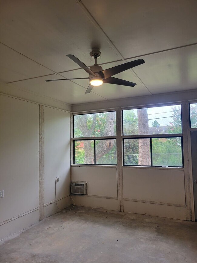 Building Photo - 6615 Blue Bird Dr