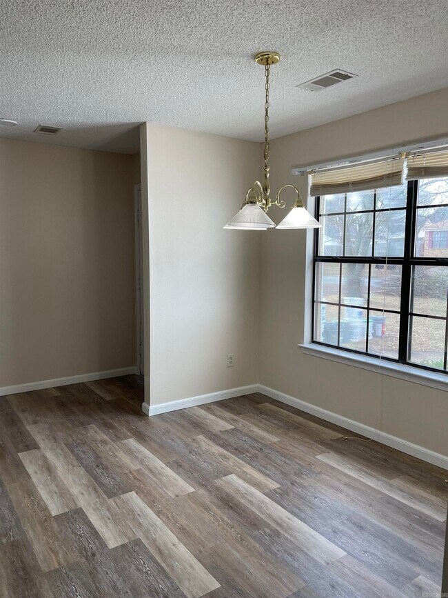 Building Photo - 2918 Forest Dr