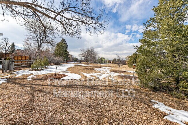 Building Photo - 5905 E Maplewood Ave