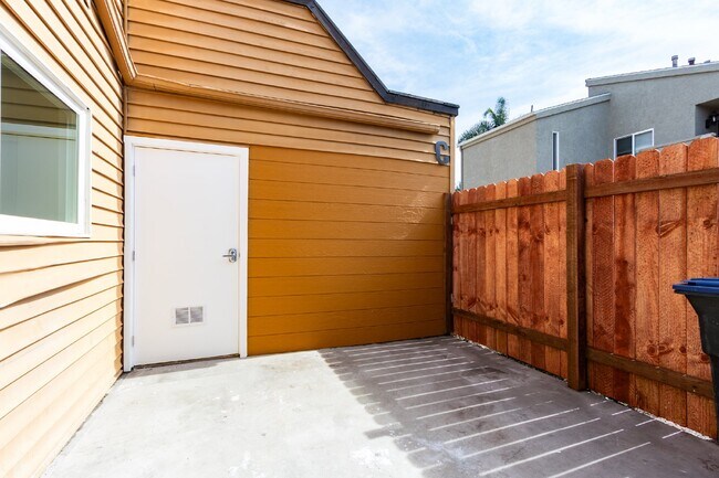 Building Photo - Renovated 3-Bedroom with Private Courtyard – Move-In Ready!