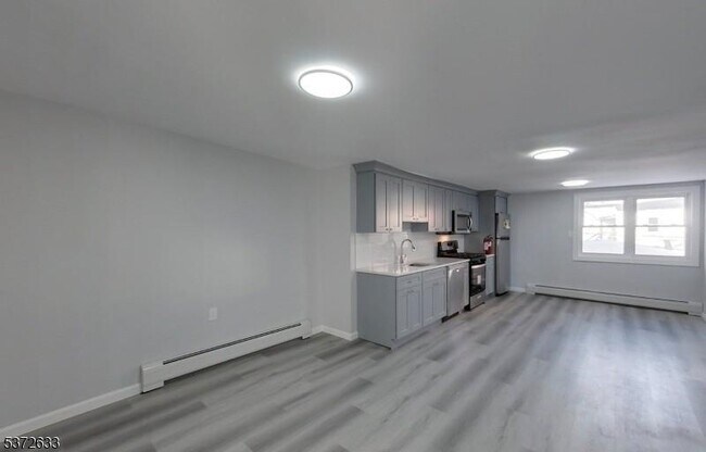 Building Photo - 130 1st St