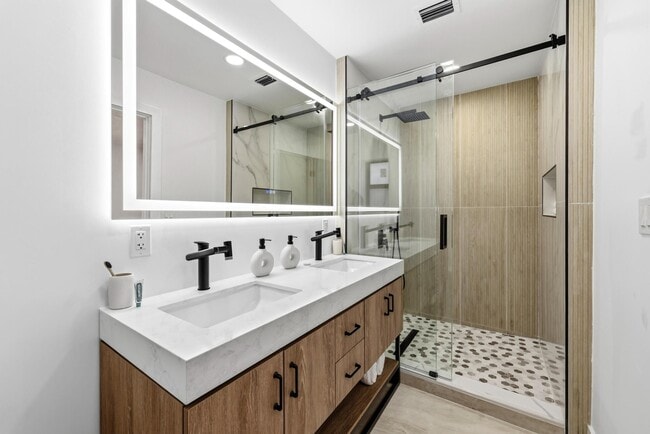 Building Photo - 751 NE 80th St