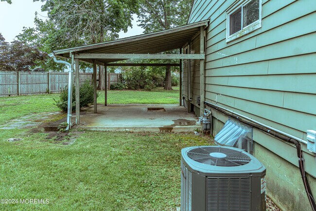 Building Photo - 3 Willowbrook Dr