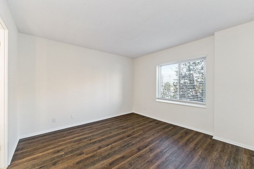 Building Photo - 8360 Greensboro Dr