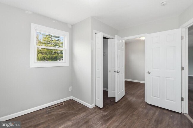 Building Photo - 4 Coville Dr