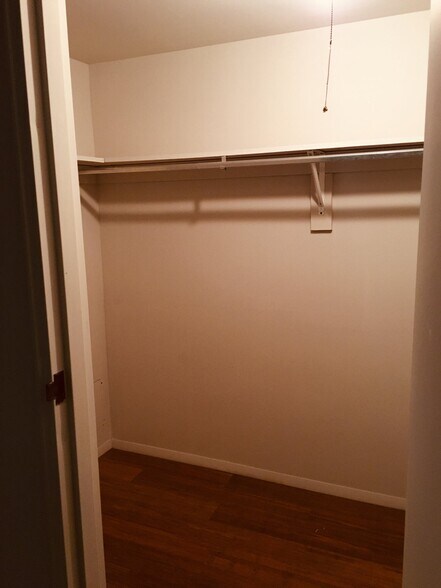 Building Photo - 810 N Forklanding Rd