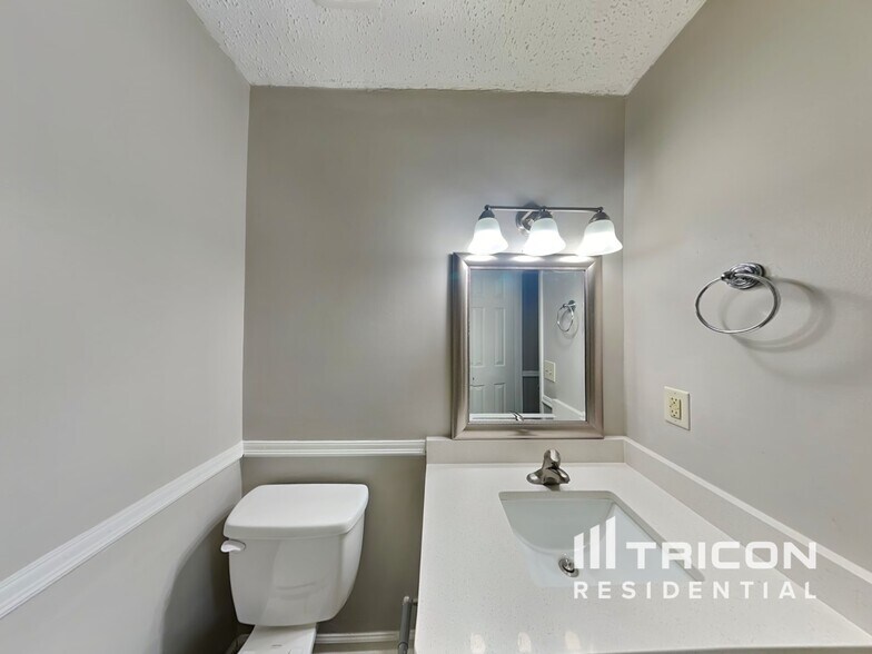 Building Photo - 204 River Song Rd