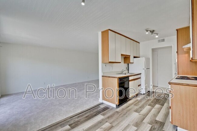 Building Photo - 181 Del Medio Ave