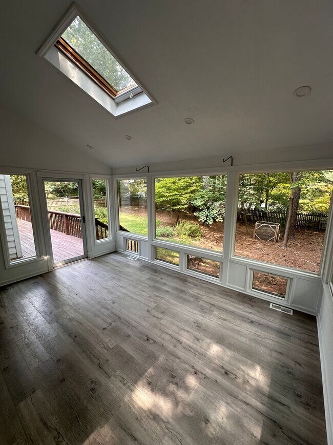 Building Photo - **West Durham 5bd / 3.5ba Oasis**