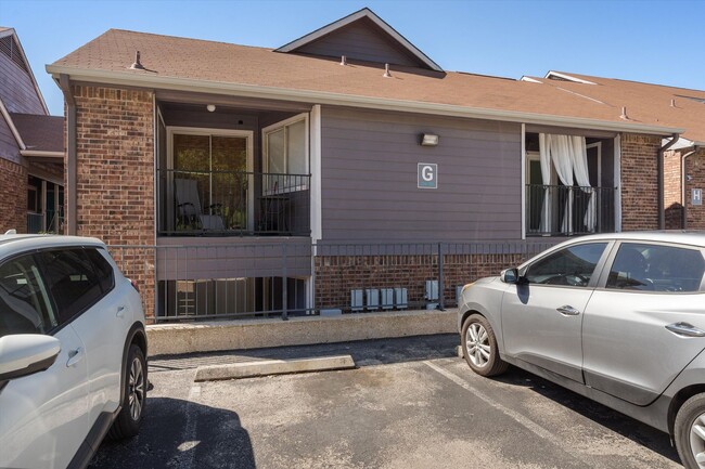 Building Photo - 1840 Burton Dr