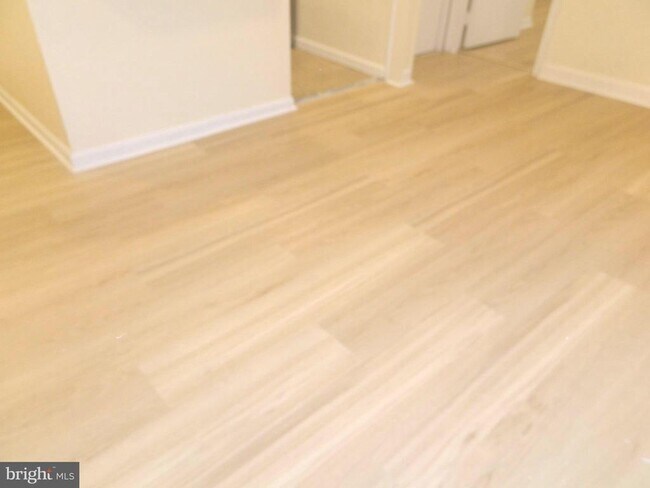 Building Photo - 513 12th St NE