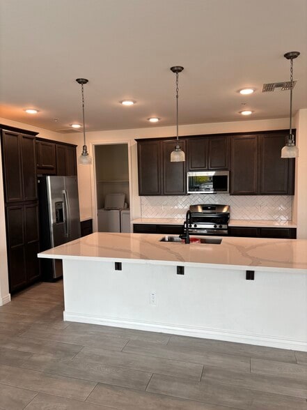 Building Photo - 5100 E Rancho Paloma Dr