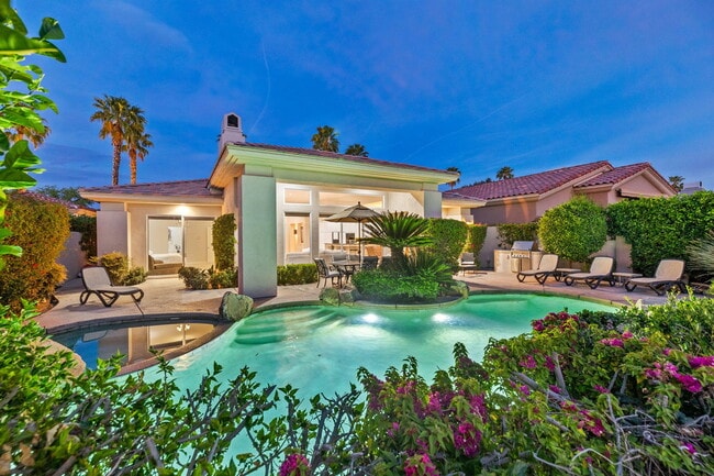Building Photo - 727 Arrowhead Dr