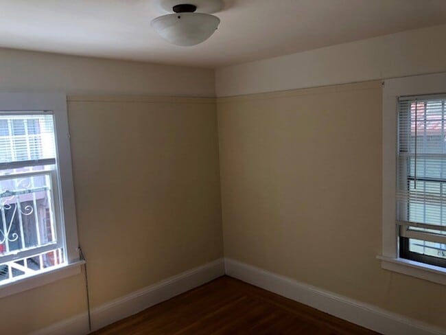 Building Photo - Rockridge house, Walk to Bart, Shops and R...