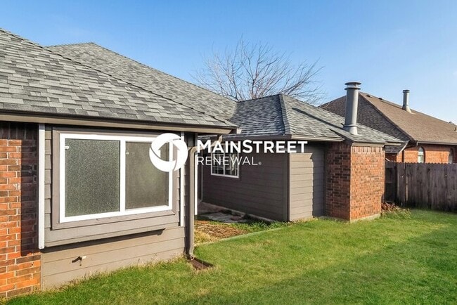 Building Photo - 4 Bedroom Pet-Friendly Home in Oklahoma City, OK with Main Street Renewal