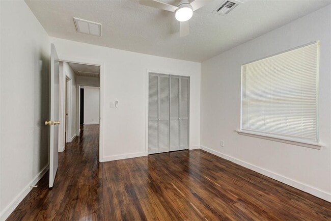 Building Photo - 1202 Windsor Way