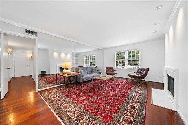 Building Photo - 52 Chaumont Square NW