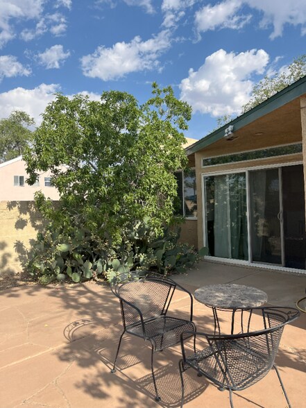 Building Photo - 5604 Del Oeste Rd