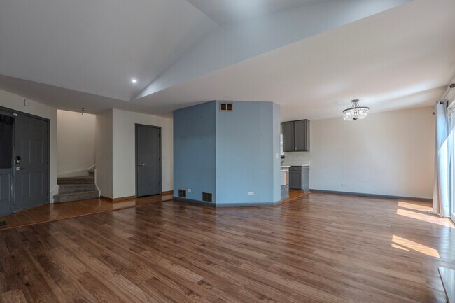 Building Photo - 823 Park Bluff Cir