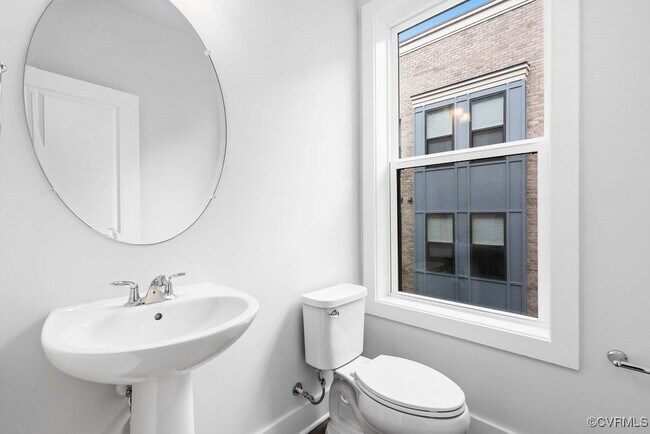 Building Photo - 1020 Bowe St