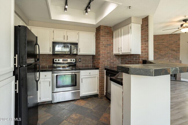 Building Photo - 9451 E Becker Ln