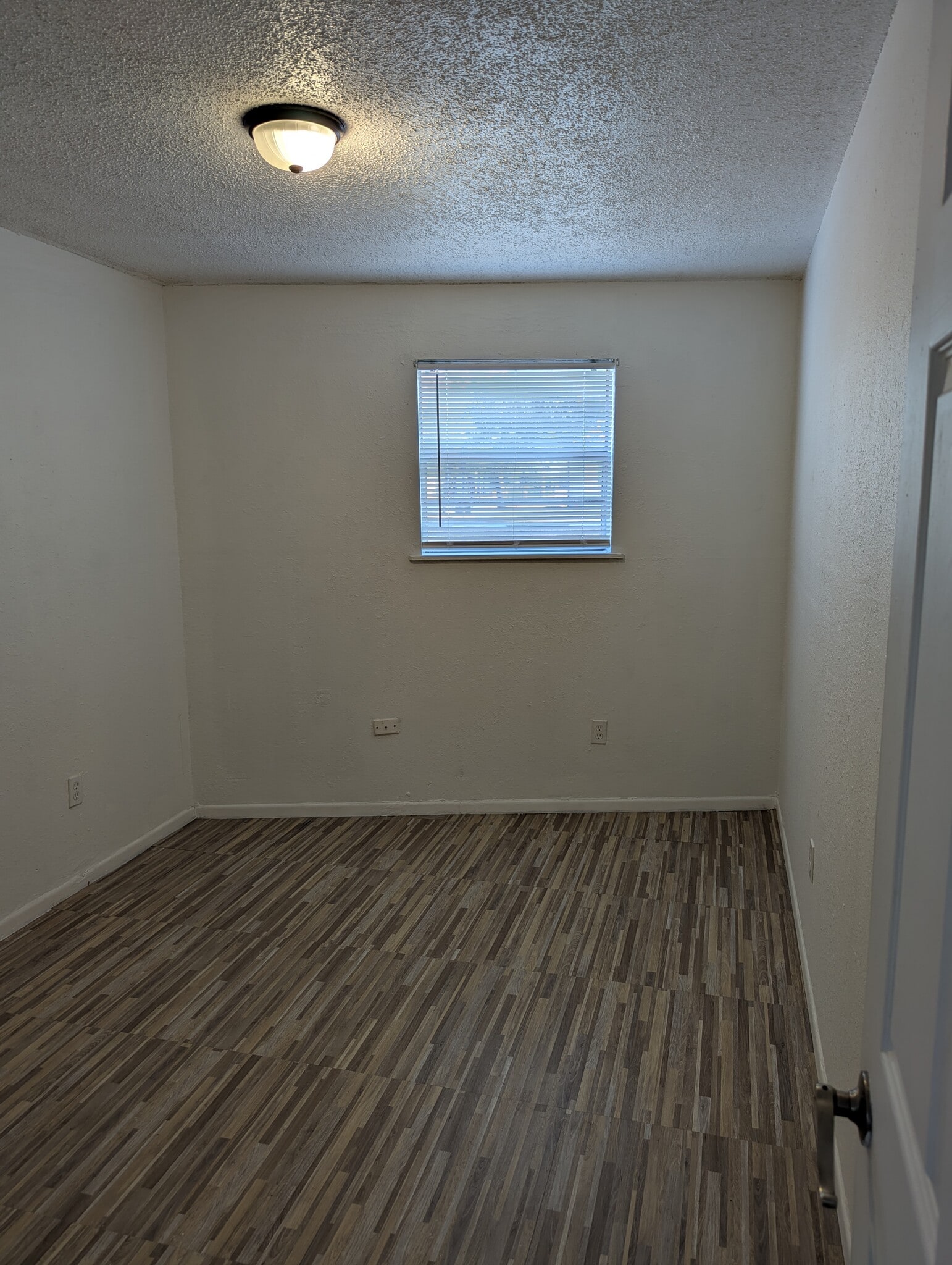 Building Photo - 201 W 1st St