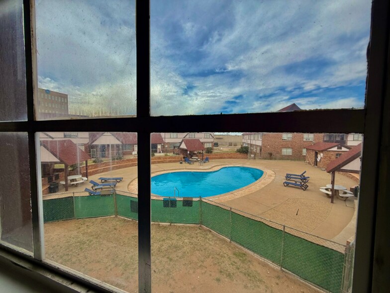 Building Photo - 3822 Englewood Cir